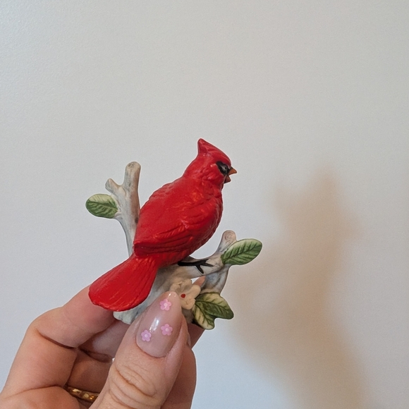 Red Cardinal Bird Figurine - Picture 3 of 7